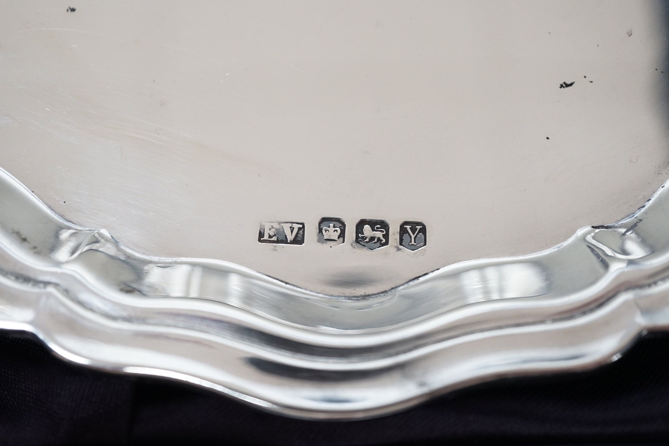 An Elizabeth II cased silver small salver, Viners Ltd, 1966, 20.3cm, 9.2oz.